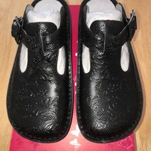 Alegria Classic Hello Doily ALG-163- NEW with box.